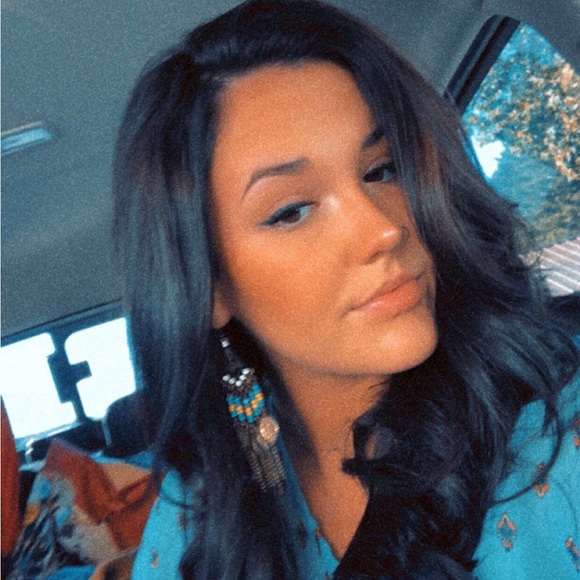 Meet your Posher, Madison - Picture 1 of 5